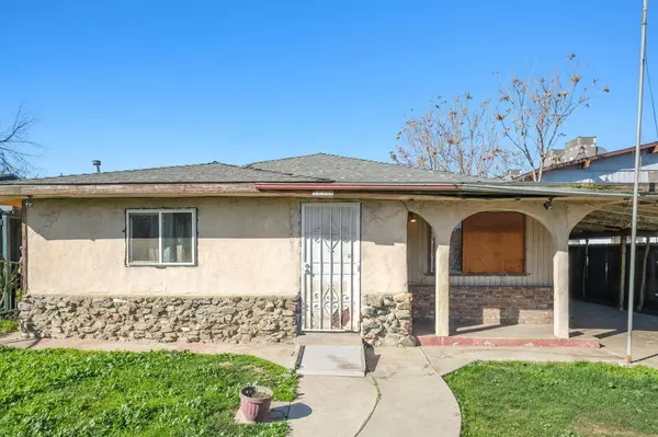 2466 Cedar AVE, Fresno, CA 93725