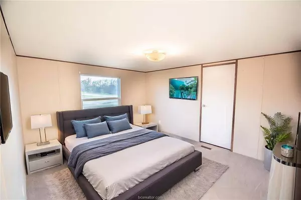 900 Post Oak ST, Calvert, TX 77837