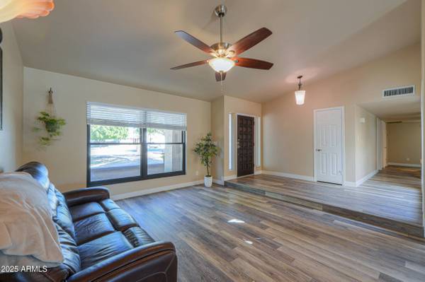 4027 E PUEBLO Avenue, Mesa, AZ 85206