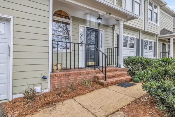 1210 Constitution DR, Chattanooga, TN 37405