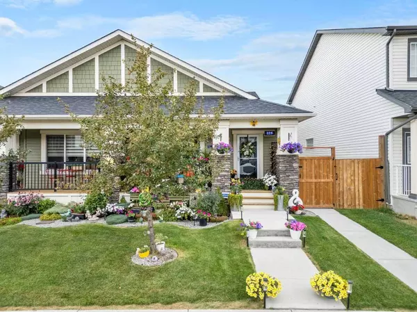 125 Ravenstern CRES SE, Airdrie, AB T4A 0W3