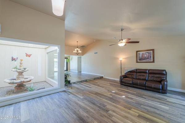 4027 E PUEBLO Avenue, Mesa, AZ 85206