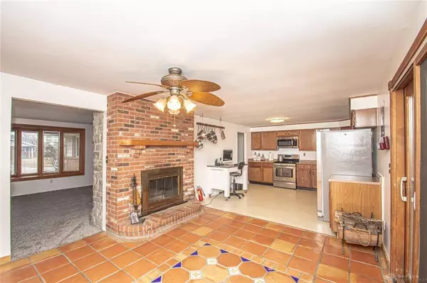 7045 Bascombe Drive, Huber Heights, OH 45424