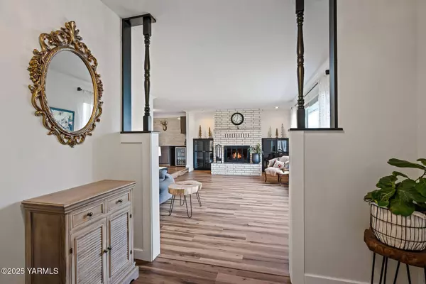 4215 McCullough Rd, Yakima, WA 98903