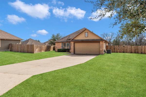 109 Oakwood CT, Huntsville, TX 77320