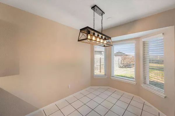 922 Meadowlark Drive, Mansfield, TX 76063