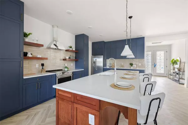 1802 E PARK CIR, Tampa, FL 33610