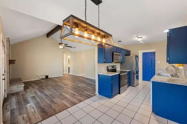 922 Meadowlark Drive, Mansfield, TX 76063