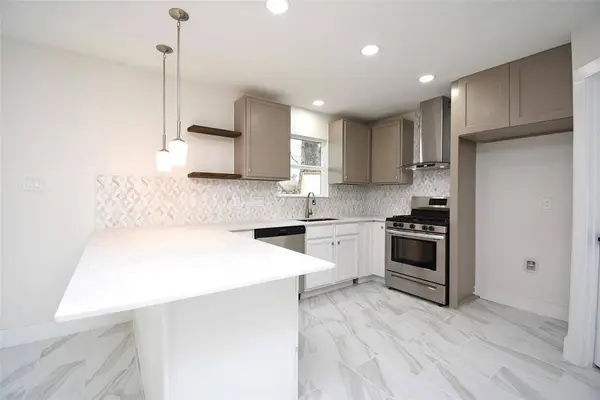 5414 Doulton DR, Houston, TX 77033