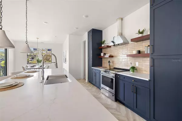 1802 E PARK CIR, Tampa, FL 33610