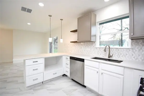 5414 Doulton DR, Houston, TX 77033