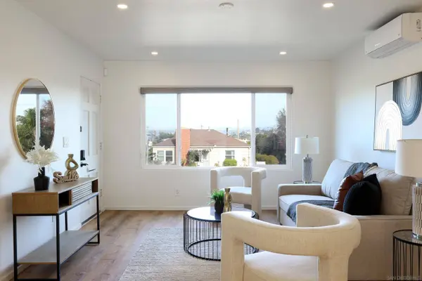 3963 Alicia Dr., San Diego, CA 92107