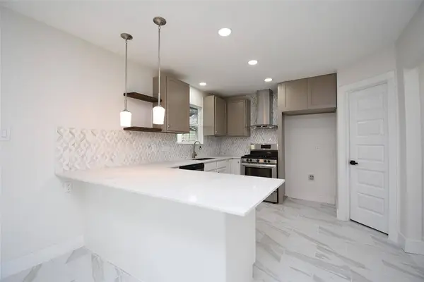 5414 Doulton DR, Houston, TX 77033