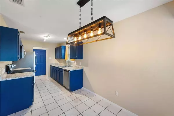 922 Meadowlark Drive, Mansfield, TX 76063