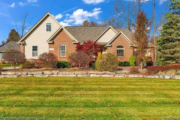 2958 WEDGEWOOD Drive, Fort Gratiot, MI 48059 3146