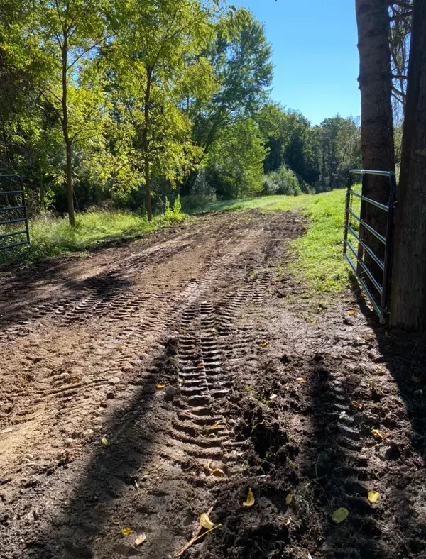 64 Seaman RD, Middletown, NY 10941