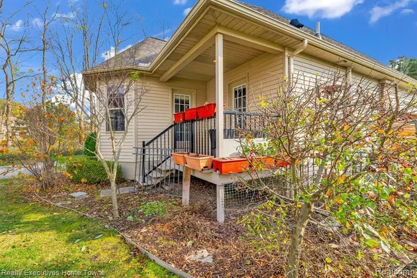 2958 WEDGEWOOD Drive, Fort Gratiot, MI 48059