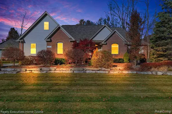 2958 WEDGEWOOD Drive, Fort Gratiot, MI 48059 3146