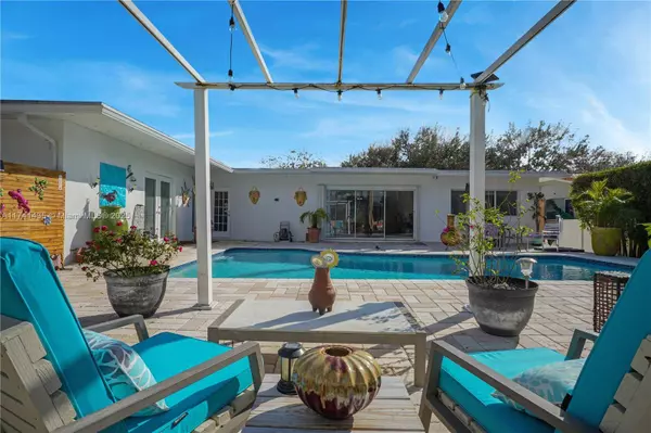 1131 Falcon Ave, Miami Springs, FL 33166