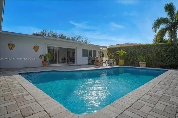 1131 Falcon Ave, Miami Springs, FL 33166