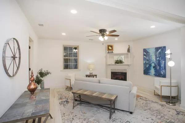 2405 Gregory Dr, Nashville, TN 37216