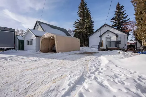 4925 52 ST, Killam, AB T0B 2L0