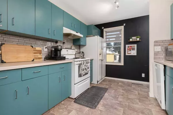 4925 52 ST, Killam, AB T0B 2L0