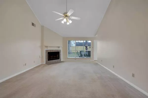 420 Holly Trails, League City, TX 77573