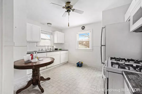 1452 Houseman NE Avenue, Grand Rapids, MI 49505