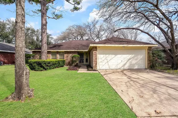 420 Holly Trails, League City, TX 77573