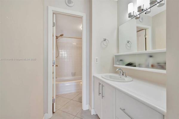 3113 S Ocean Dr #804, Hallandale Beach, FL 33009