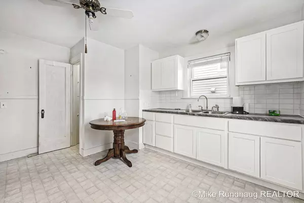 1452 Houseman NE Avenue, Grand Rapids, MI 49505