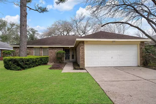 420 Holly Trails, League City, TX 77573