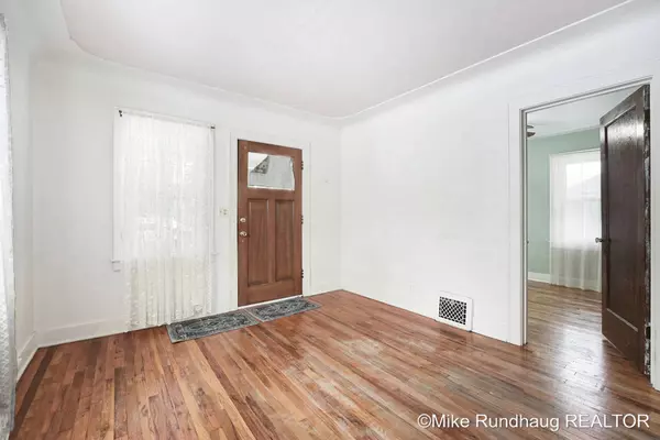 1452 Houseman NE Avenue, Grand Rapids, MI 49505