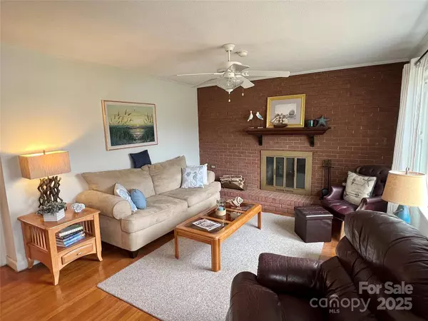 114 S Toria DR, Statesville, NC 28625