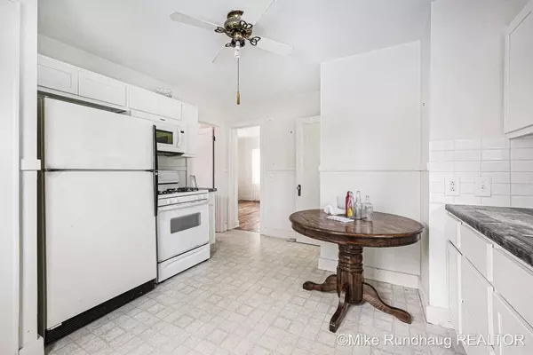 1452 Houseman NE Avenue, Grand Rapids, MI 49505