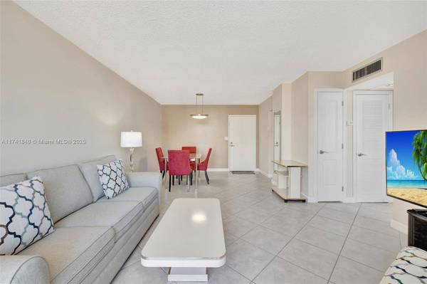 3113 S Ocean Dr #804, Hallandale Beach, FL 33009
