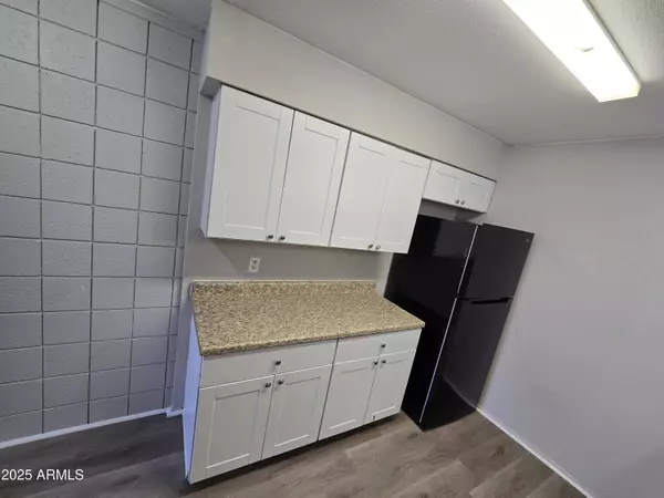 2038 W CACTUS Road, Phoenix, AZ 85029