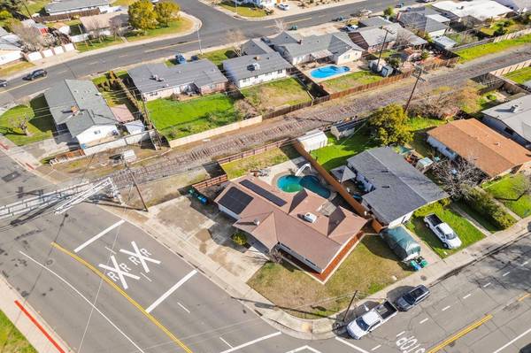 620 N Ham LN, Lodi, CA 95242