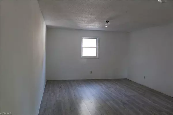 3917 Kalloramo DR, Greensboro, NC 27407