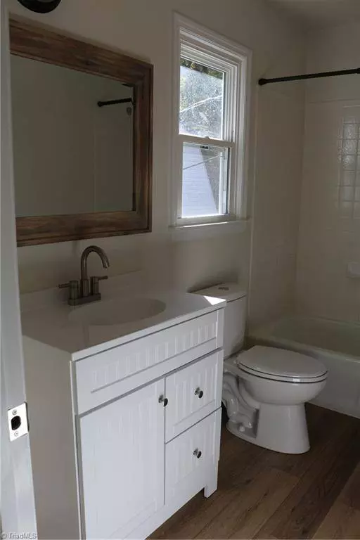 3917 Kalloramo DR, Greensboro, NC 27407