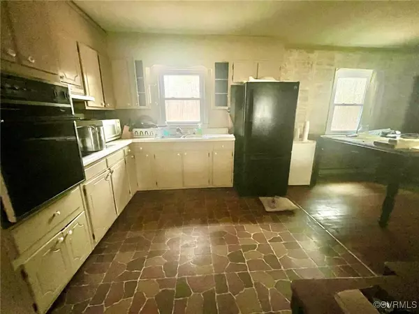 1950 S Tidwells RD, Montross, VA 22520