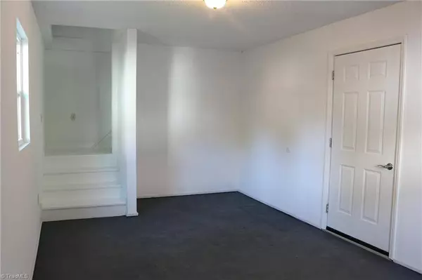 3917 Kalloramo DR, Greensboro, NC 27407