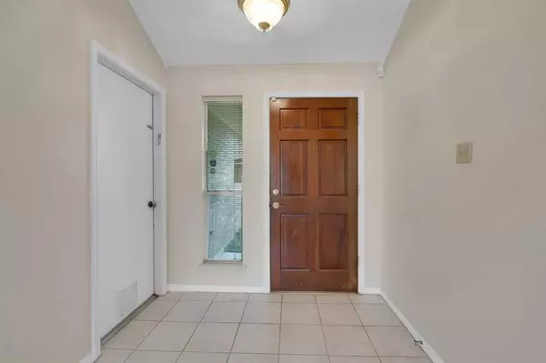 420 Holly Trails, League City, TX 77573