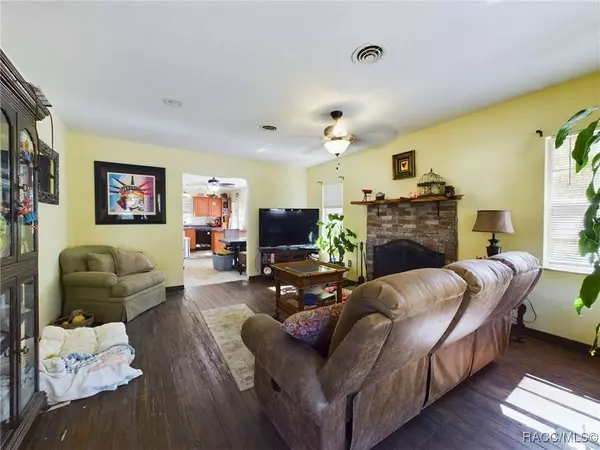 1005 NE 4th AVE, Crystal River, FL 34428