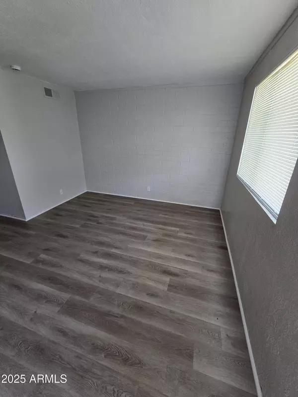 2038 W CACTUS Road, Phoenix, AZ 85029