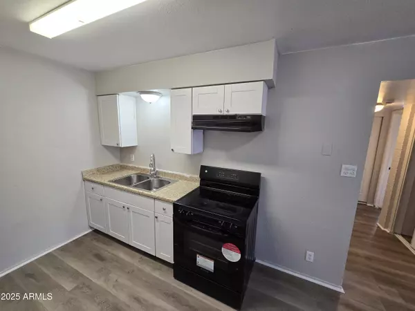 2038 W CACTUS Road, Phoenix, AZ 85029