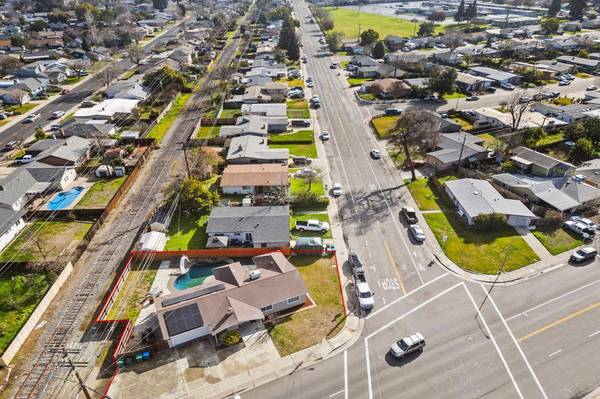 620 N Ham LN, Lodi, CA 95242