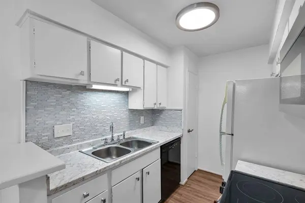 2100 Wilcrest DR #203, Houston, TX 77042