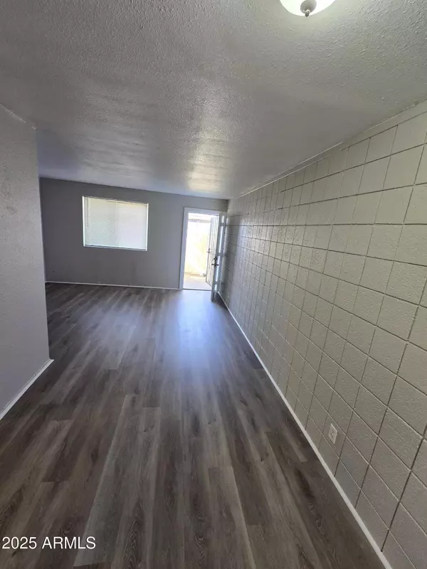 2038 W CACTUS Road, Phoenix, AZ 85029